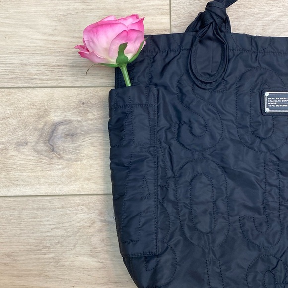 Marc Jacob’s | Tate Tote | Quilted Nylon Large Tote Bag - Picture 2 of 16